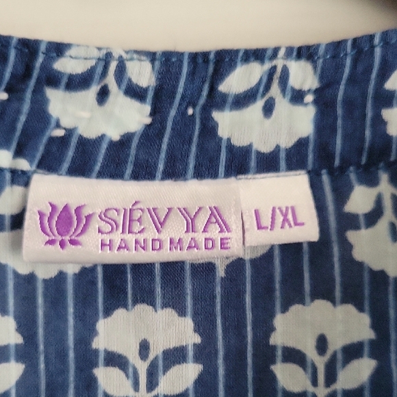 Sevya Handmade Women's Blouse - Picture 5 of 11